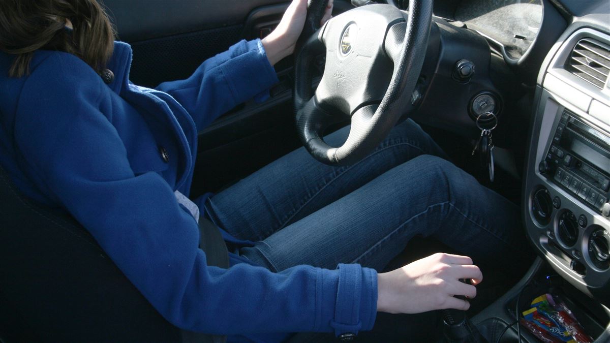 Newport Driving School A FEW TIPS ON MANUAL TRANSMISSION DRIVING